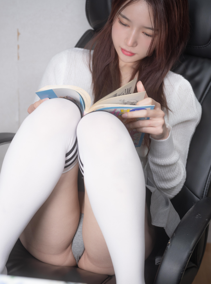 Pure Media Vol.273 Yeha (예하) - Dreaming with library girl