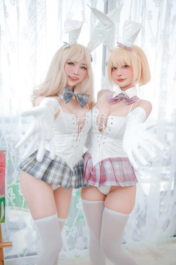 Azami &amp; Sally Dorasnow - White Bunny Girl  【15P134M】